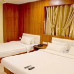 What are the amenities offered at Reva Prabhu Sadan Hotel in Nathdwara?